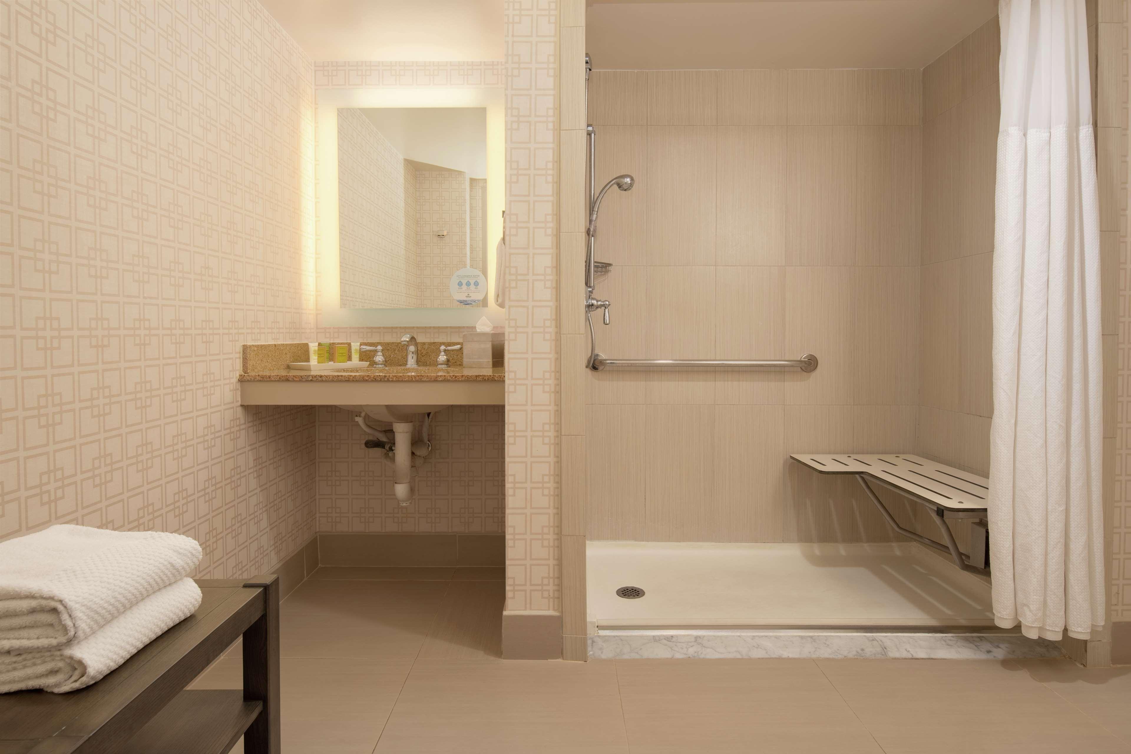 Hilton Garden Inn San Diego Del Mar Extérieur photo