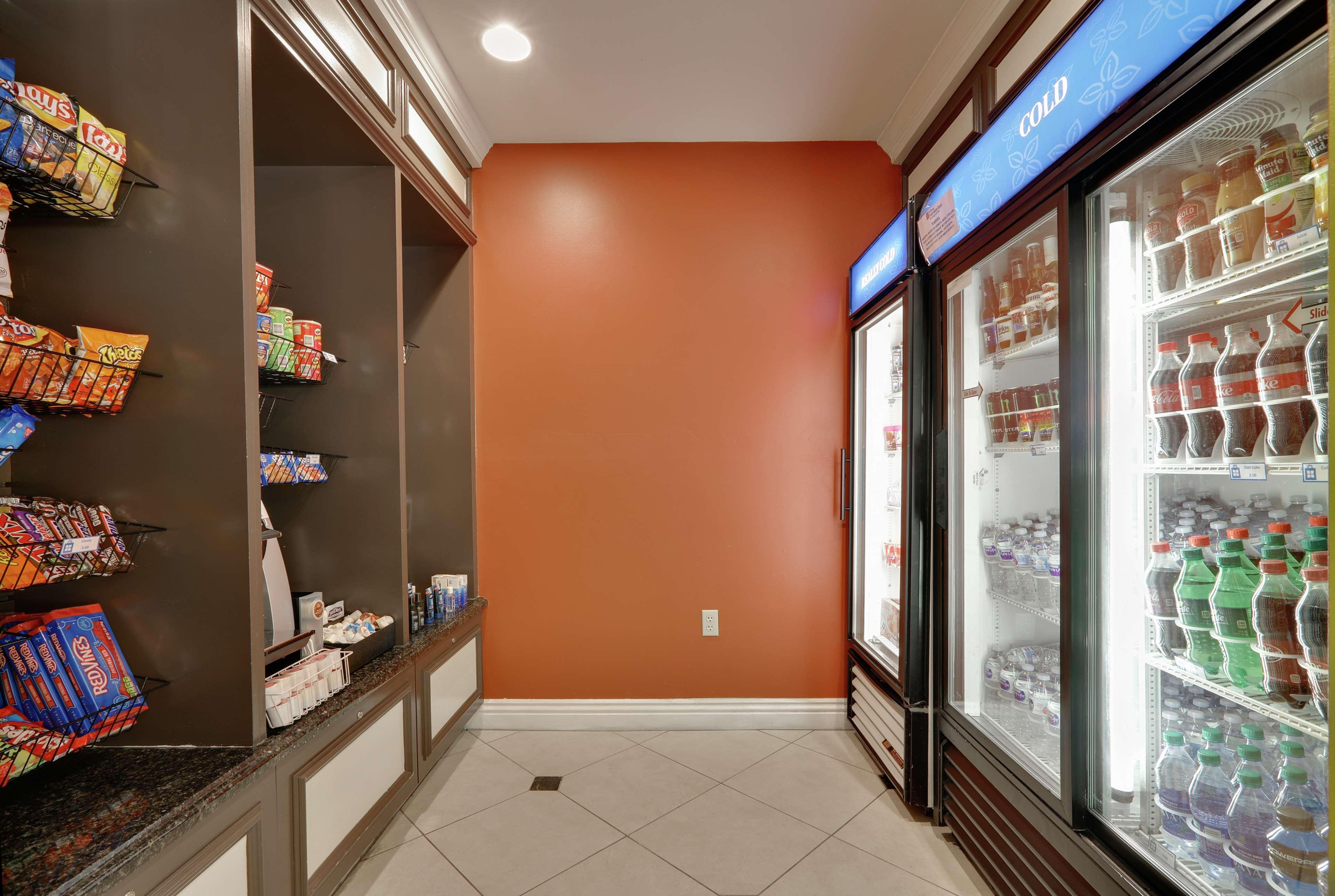 Hilton Garden Inn San Diego Del Mar Extérieur photo